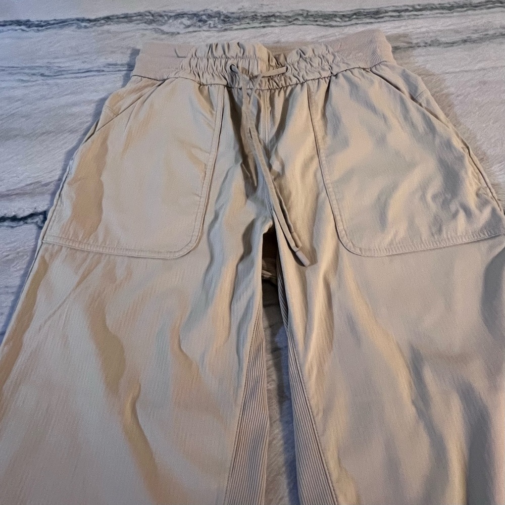 Lululemon Beyond the Studio Crop - Picture 7 of 16